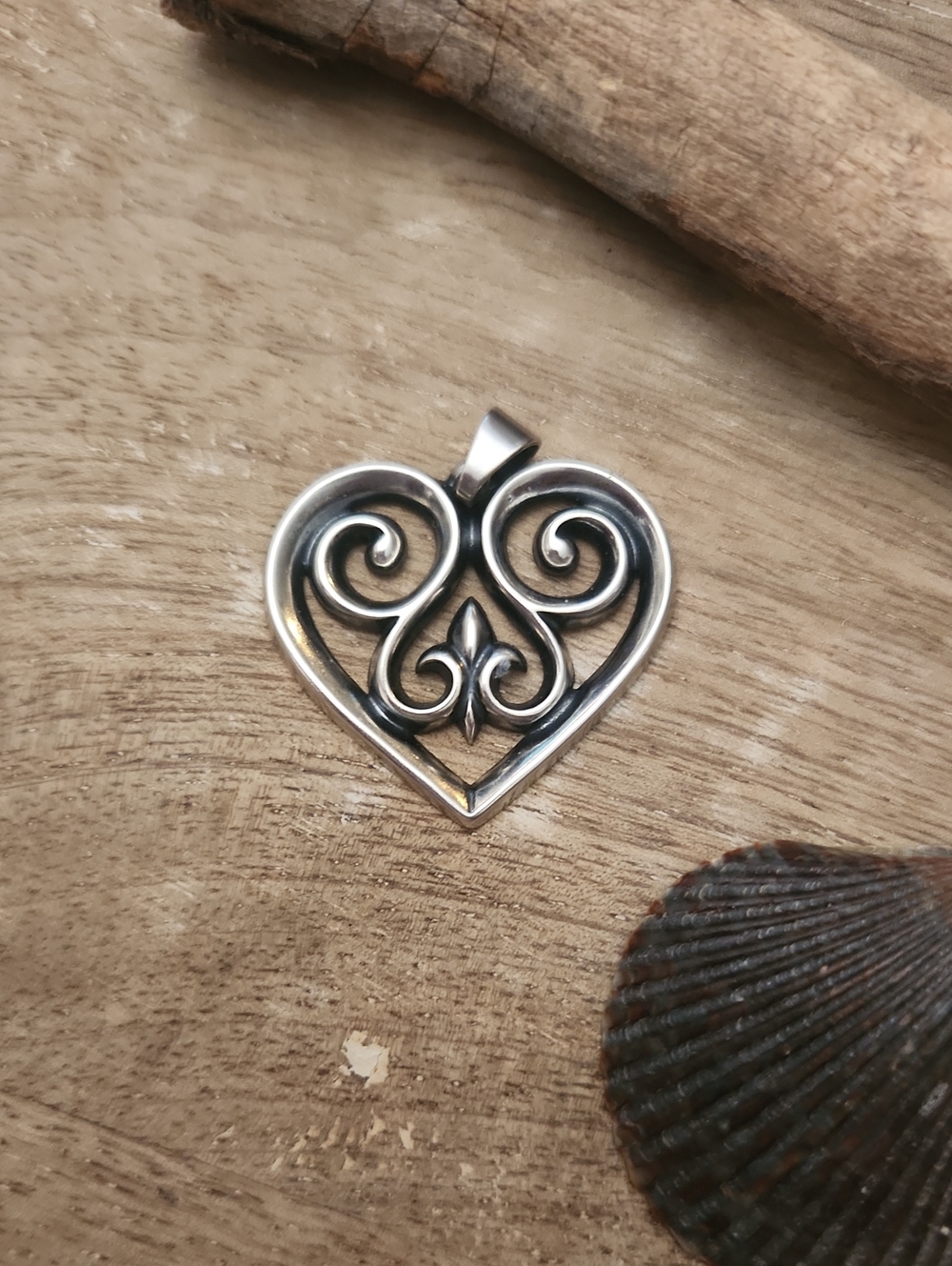 James Avery Fleur De Lis Heart Pendant Vintage Sterling